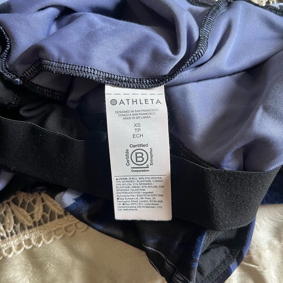 Athleta Black and Blue Velvet Swirl Crop Top - Picture 8 of 10